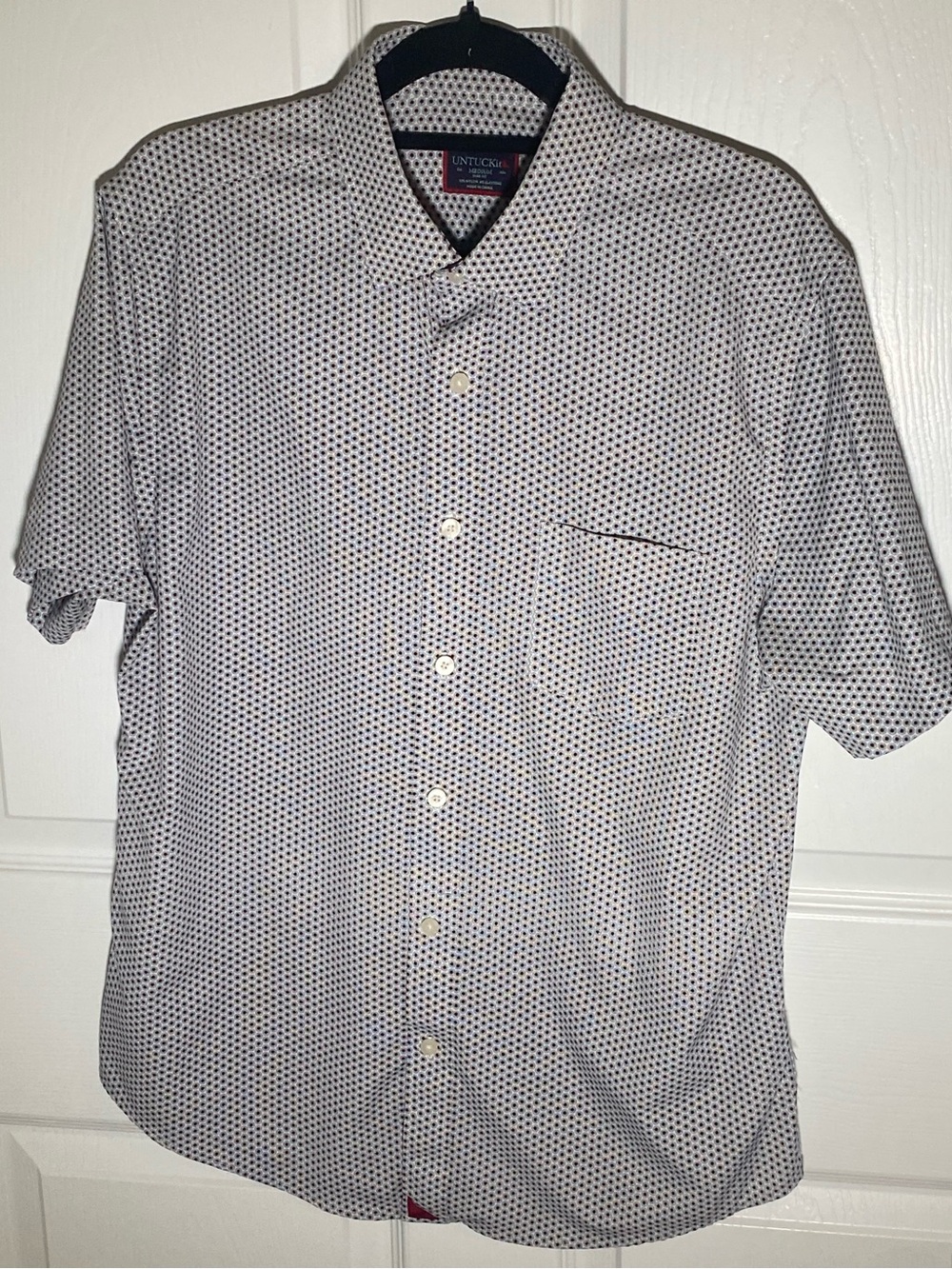 UNTUCKit White Short Sleeve Button-Down Shirt with Navy Dot Print
